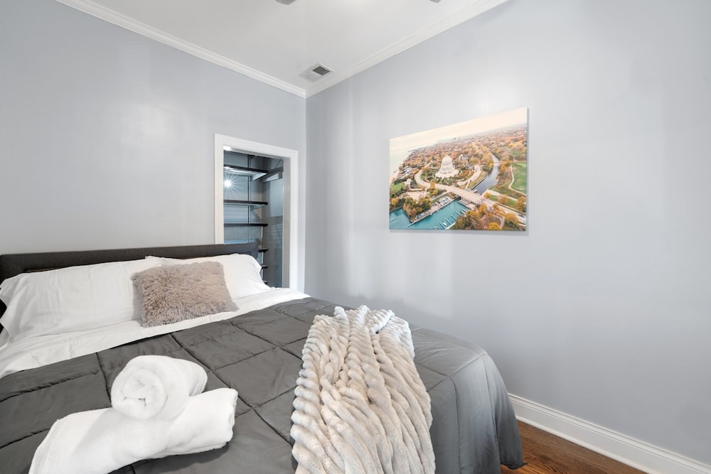 Stylish 2BR Urban Retreat in River West