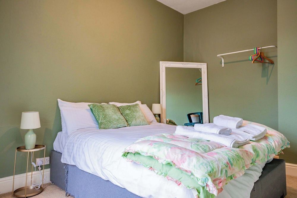 Host Stay Broadbanks Apartment