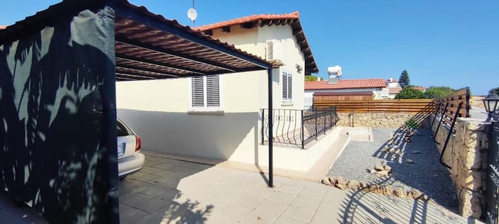 Villa - Private Pool, Free Parking & pet Friendly