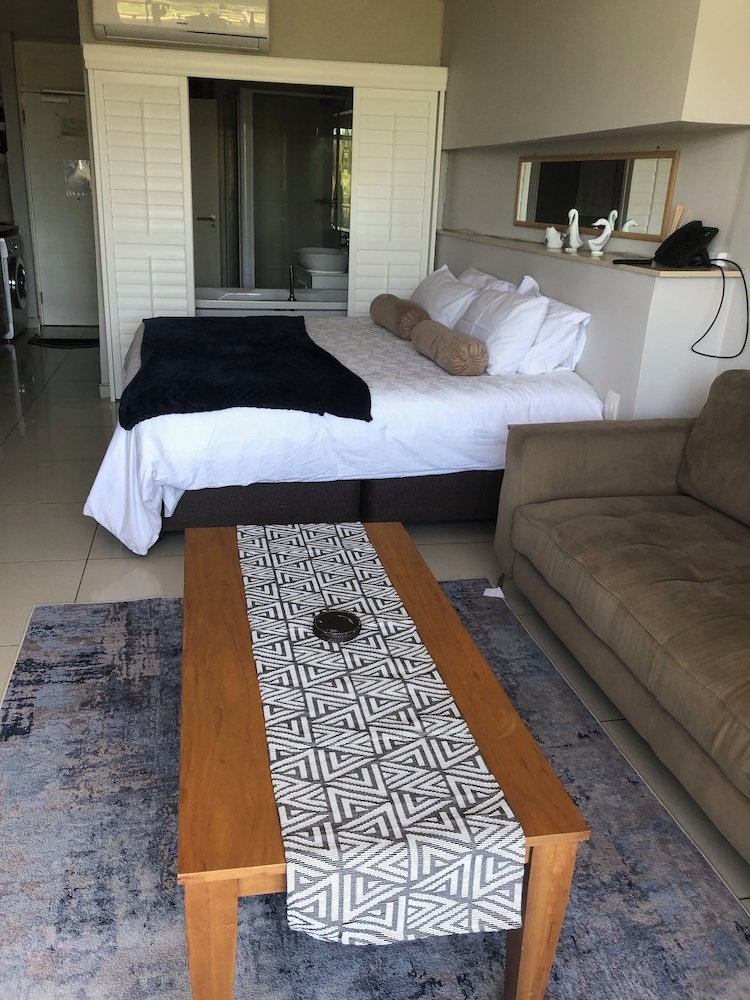 Studio Resort Apartment - Sleeps 2 - Beachside