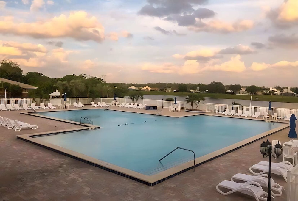 Upstay 2BR Golfer's Retreat w Patio Ventura Resort