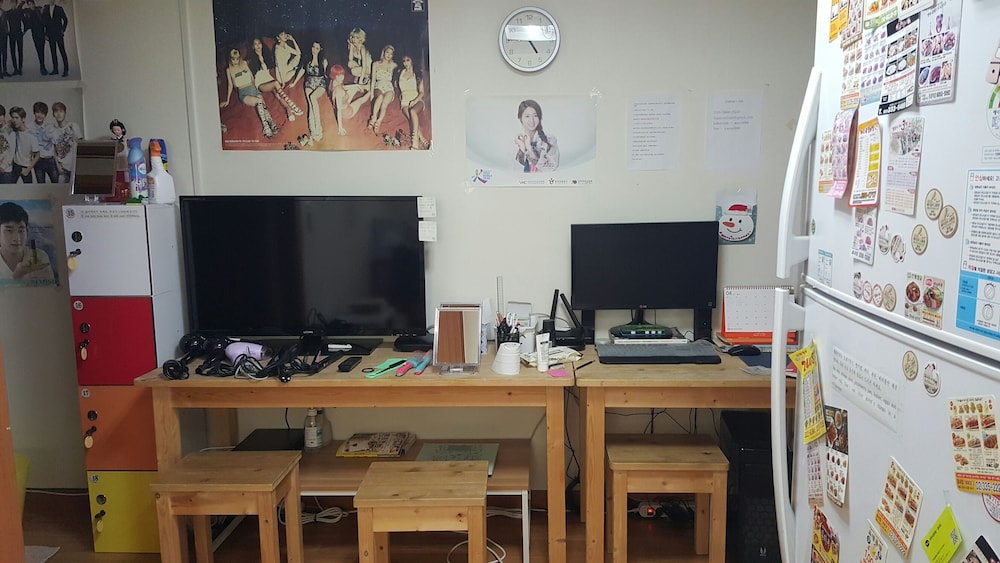 Happy Tree Guesthouse - Hostel