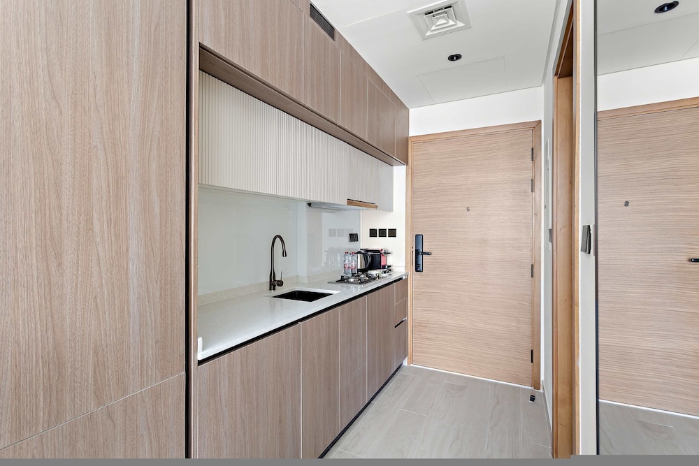 Charming Studio in Arjan With Pool and gym