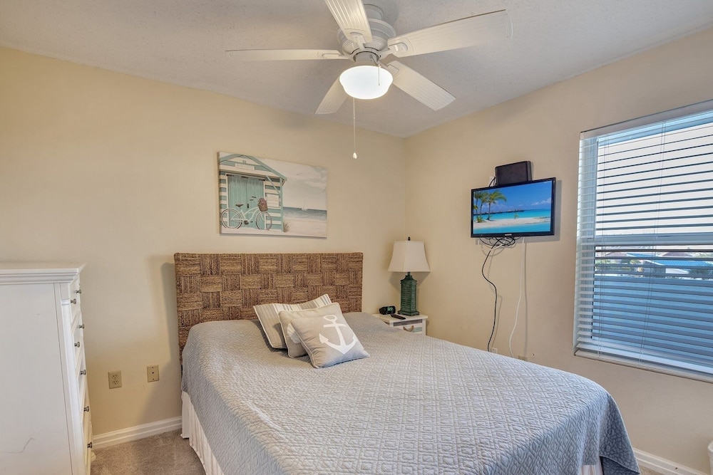 Pelican Beach 0414 2 Bedroom Condo by Pelican Beach Management view 2