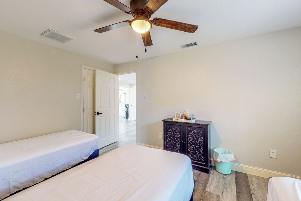 Lake Tawakoni Thrills - Cozy Home!