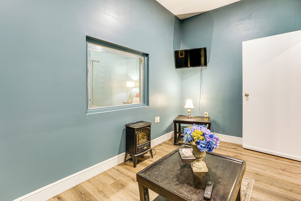 Peaceful Weekend Rendezvous! Odessa Apartment