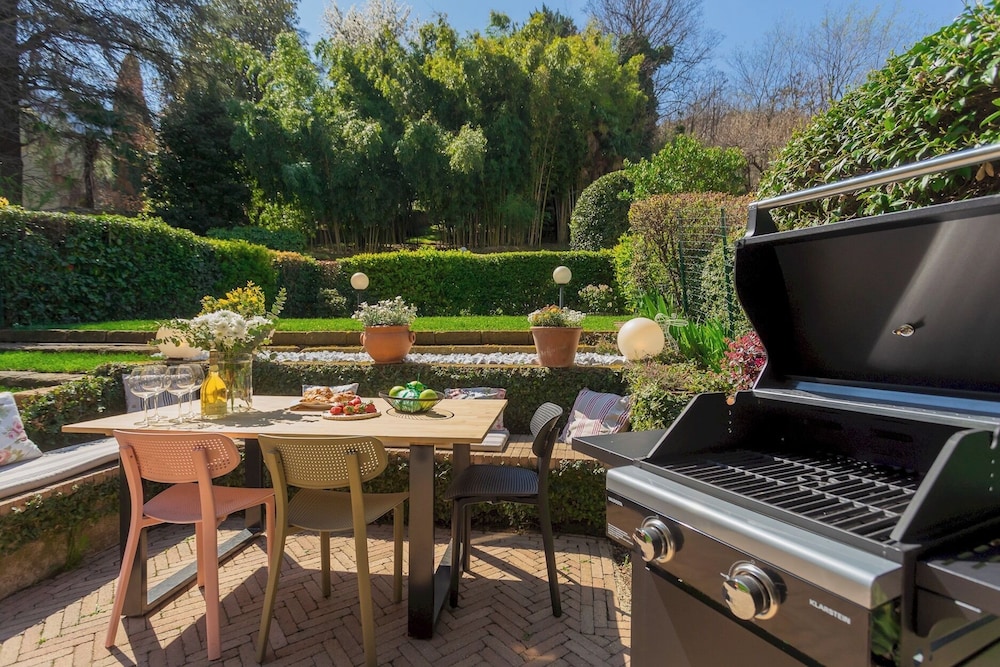 Vico Garden-203 by Rent all Como