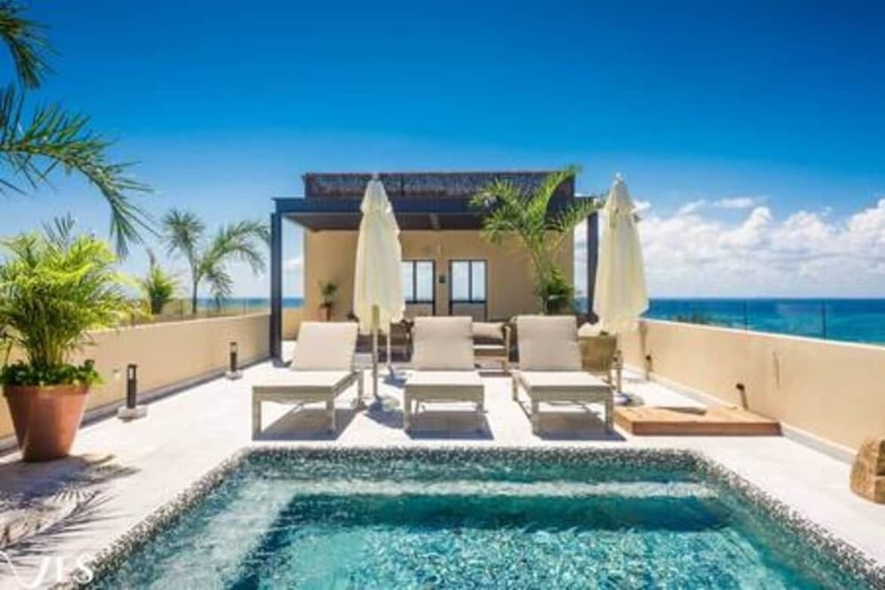 2 Br. With Rooftop Pool and Stunning Ocean View