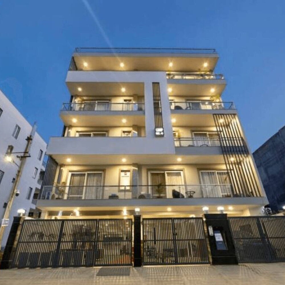 Spacious Executive Suite With Bathtub Balcony view 2
