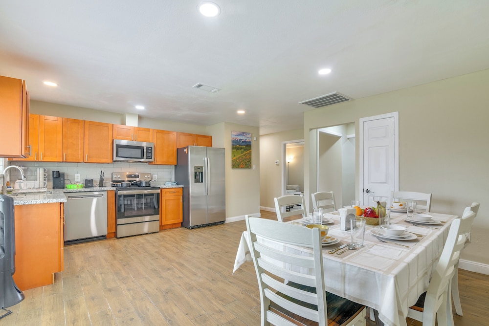 4 Mi to NRG Stadium: Quiet Home w/ Fenced Yard!