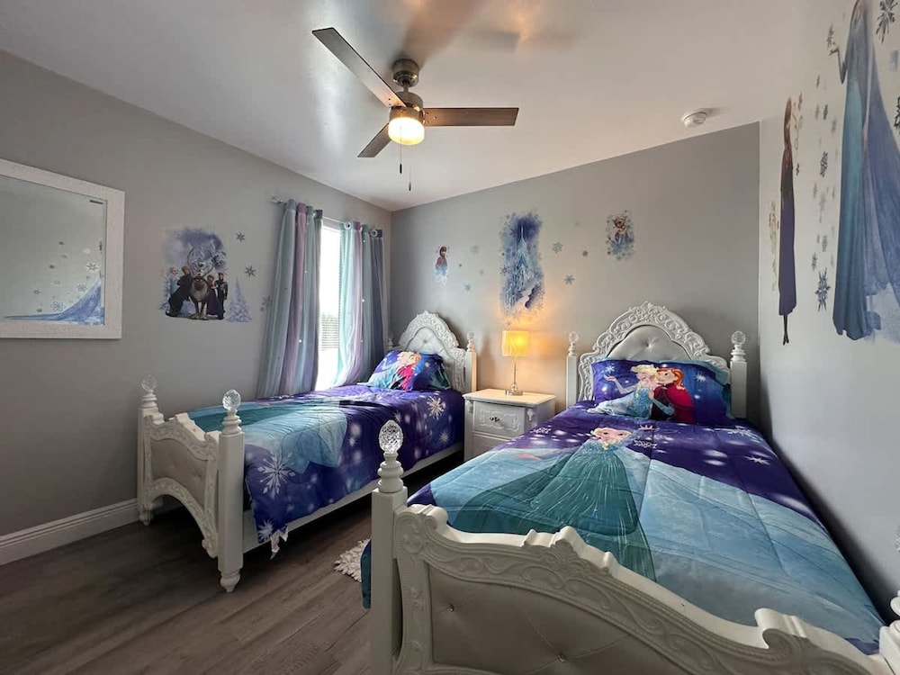 Luxury Villa Near Disney 6 Bd Home With Private Pool and Resort