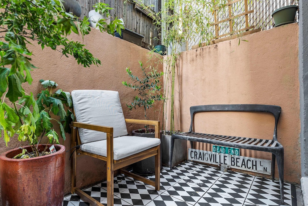 Havemeyer by Rove Travel Duplex Loft w Terrace