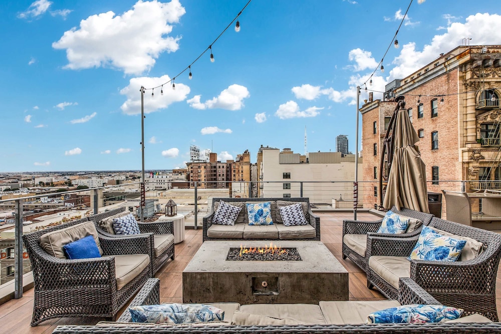 Stylish Deluxe 1BR At HWH by Oneluxstay