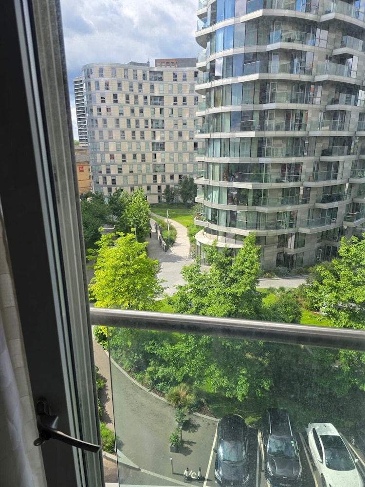 2 Bed Apartment Central London Canary Wharf