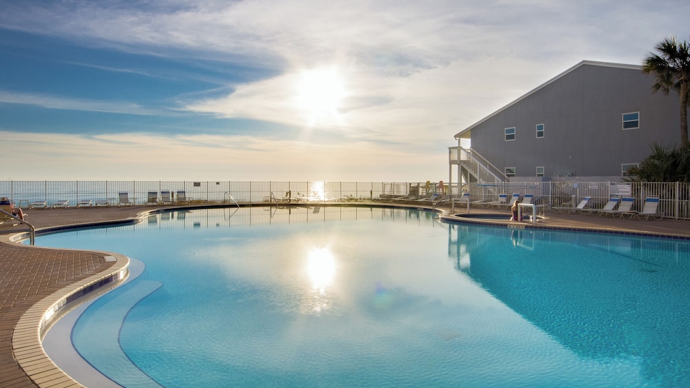 Sea Turtle Retreat! 3BR Beachfront Condo With Stunning Gulf Views Sleeps 8