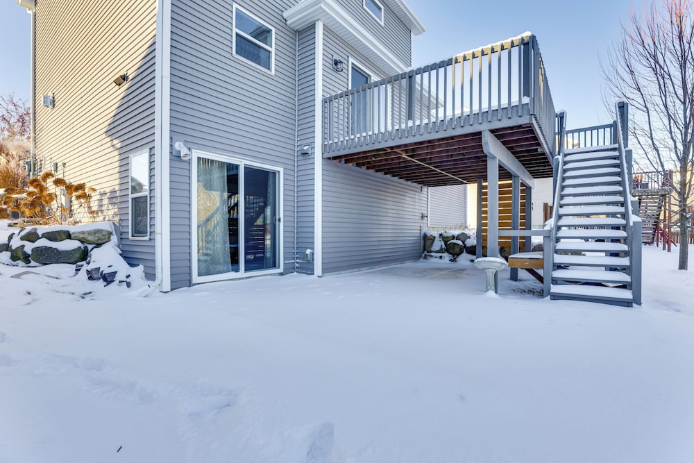 10 Mi to Dtwn Madison: Home w/ Large Yard!