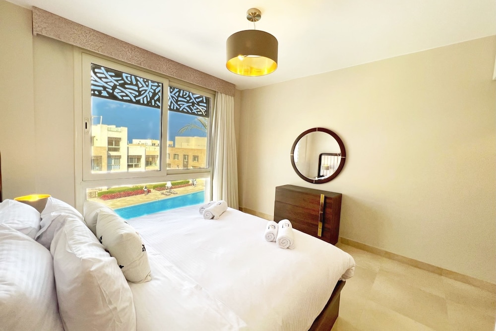 Xuru Stays I Homestyle 3BR Penthouse Pool & Beach View