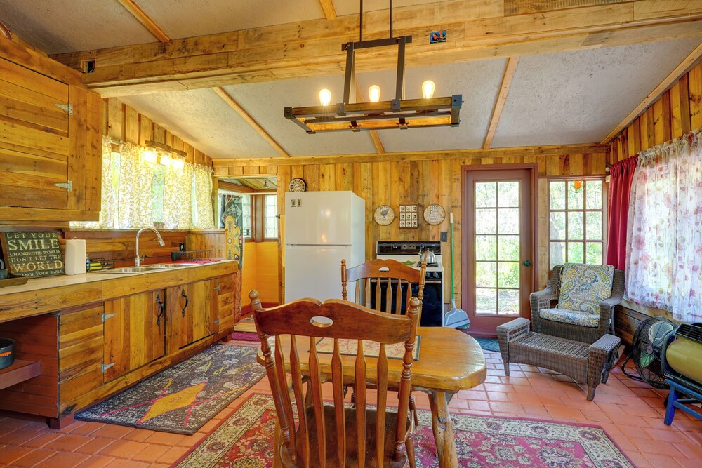 Glamping-style Cabin on 20-acre Farm Near Lutz!