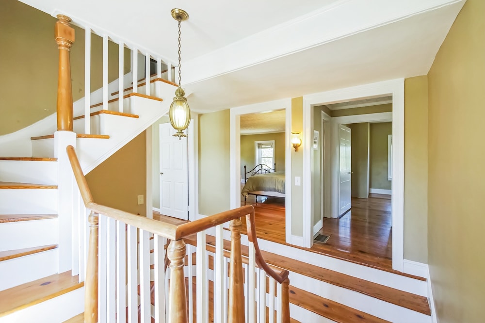 Peaceful Retreat With Scenic Surroundings 4 Bedroom Home