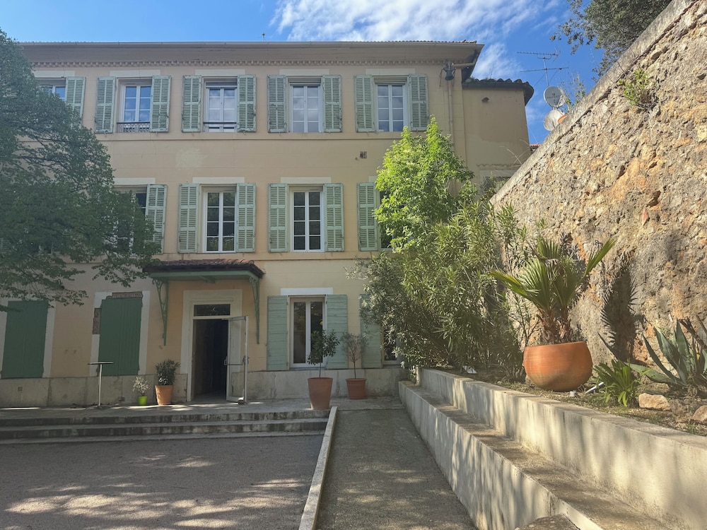 Chateau de Mont-Vert