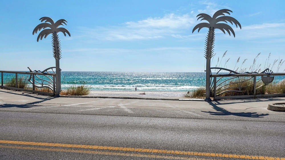 Beachside Retreat With Pools & Local Dining + Free Attraction Tickets!