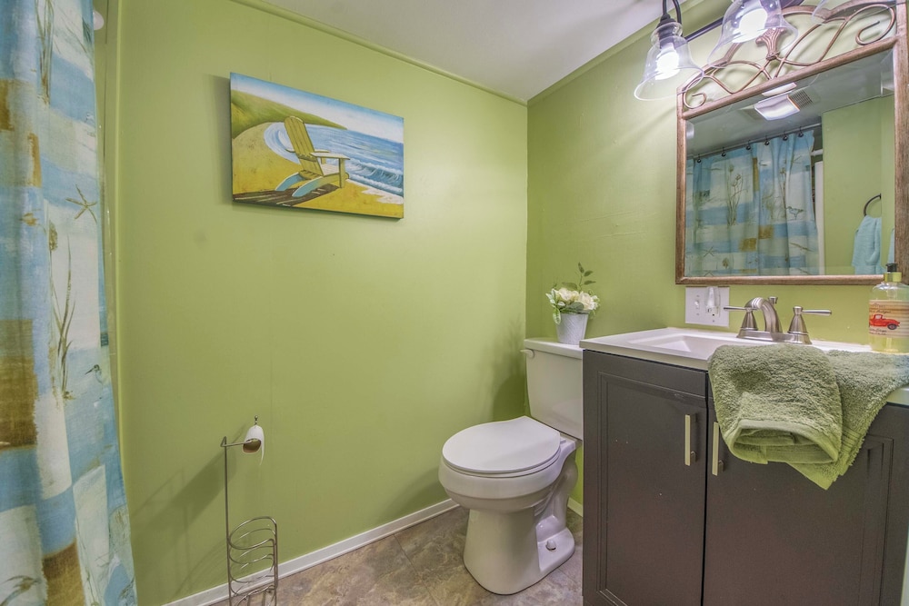 Stroll Into Town: Cozy Apartment in Kilmarnock