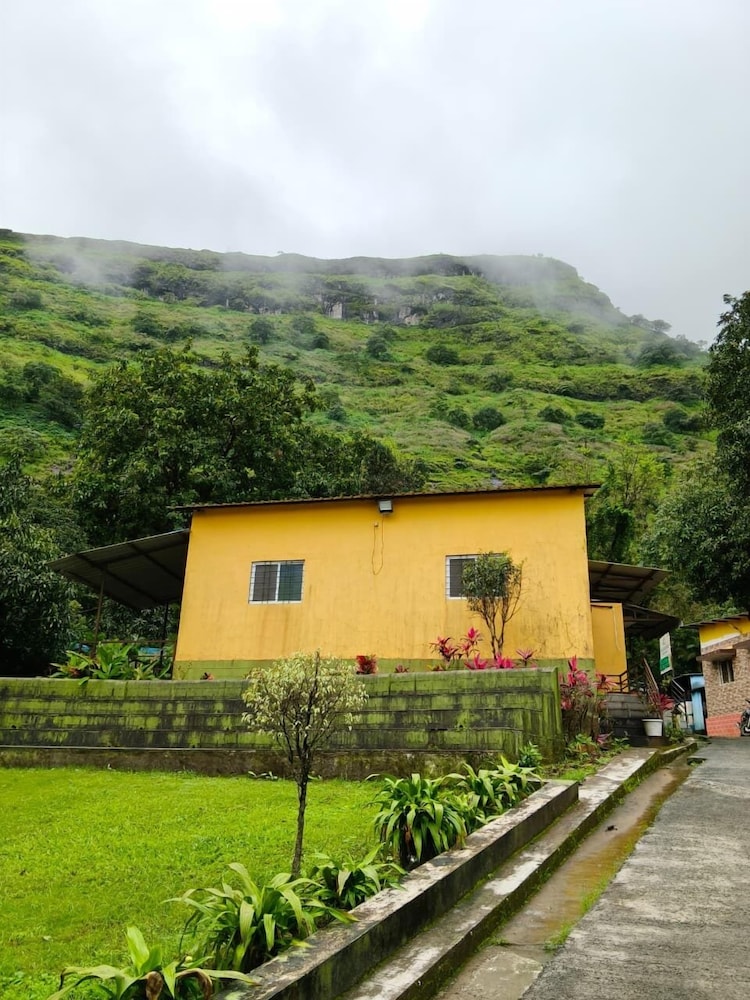 Rutuvan Resort Girivan