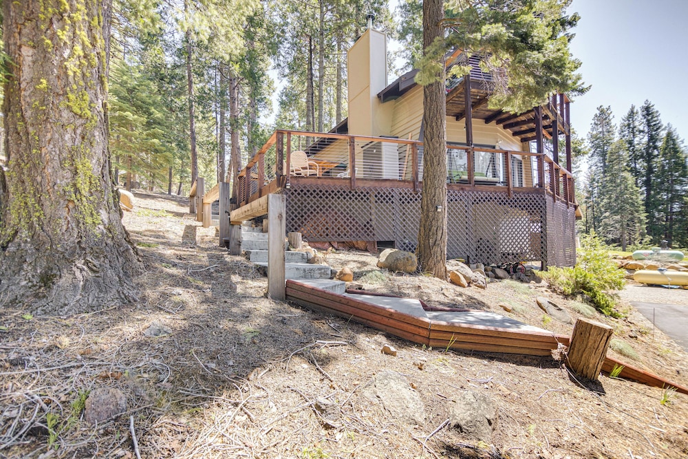 Woodsy Lake Almanor Cabin w/ Community Perks! view 5