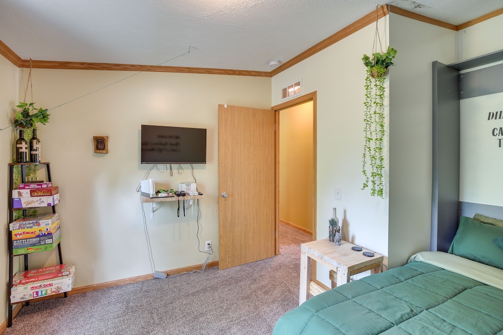 Modern Keystone Home: 4 Mi to Mount Rushmore! view 3