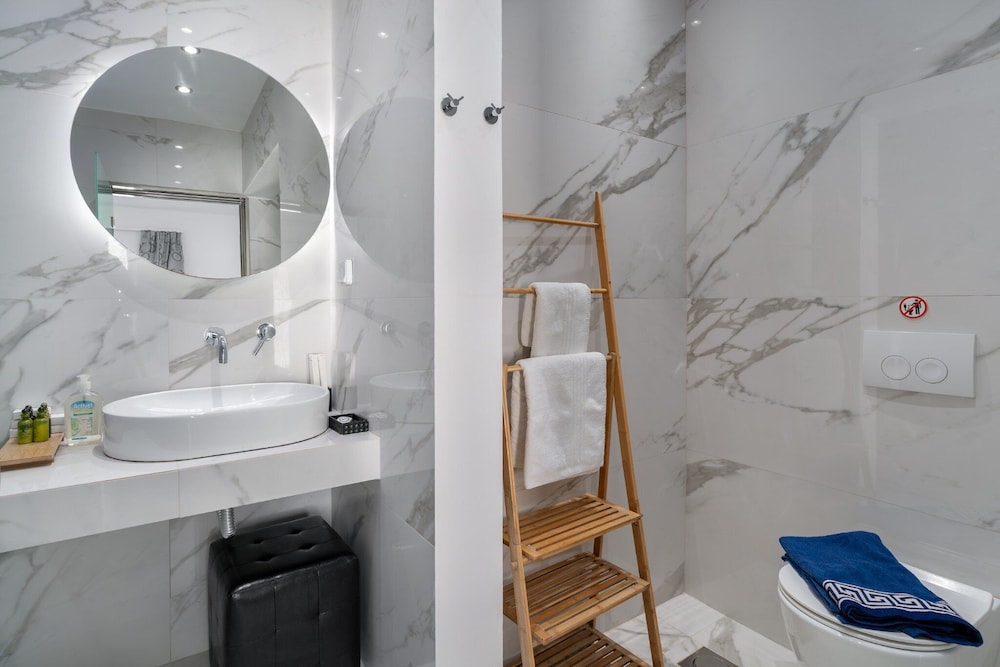 Oasis Suites Fira