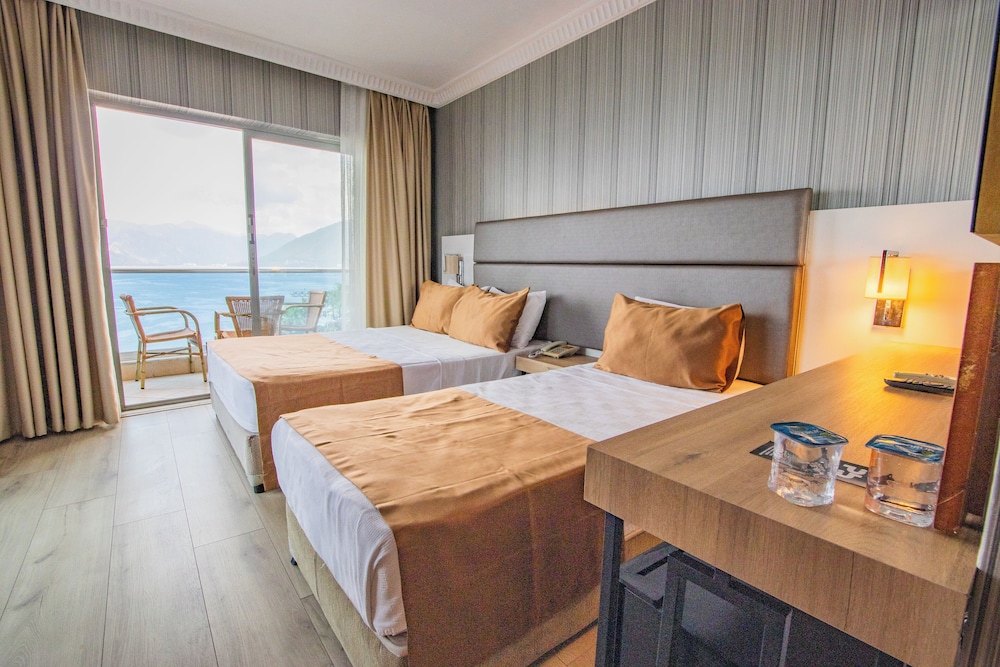 Point Beach Hotel - Image 6