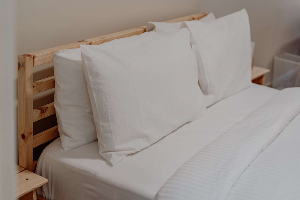 Central 2-bed With Gym and Parking