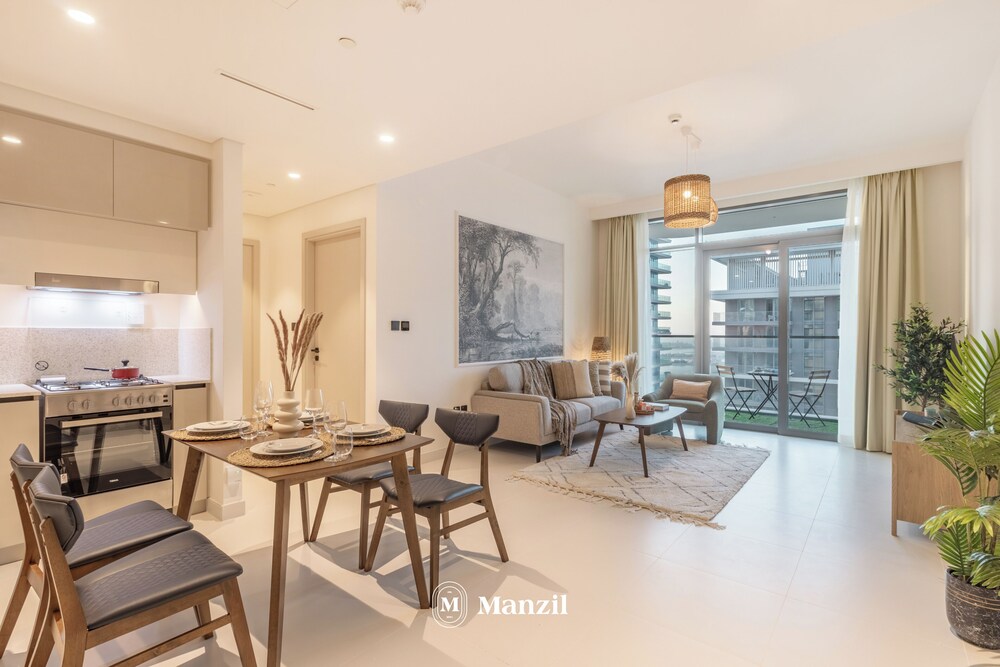 Manzil - Stylish 1BR in Emaar Beachfront