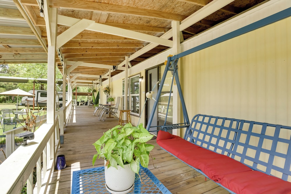 Outdoor Entertainment Areas: Cleveland Cottage