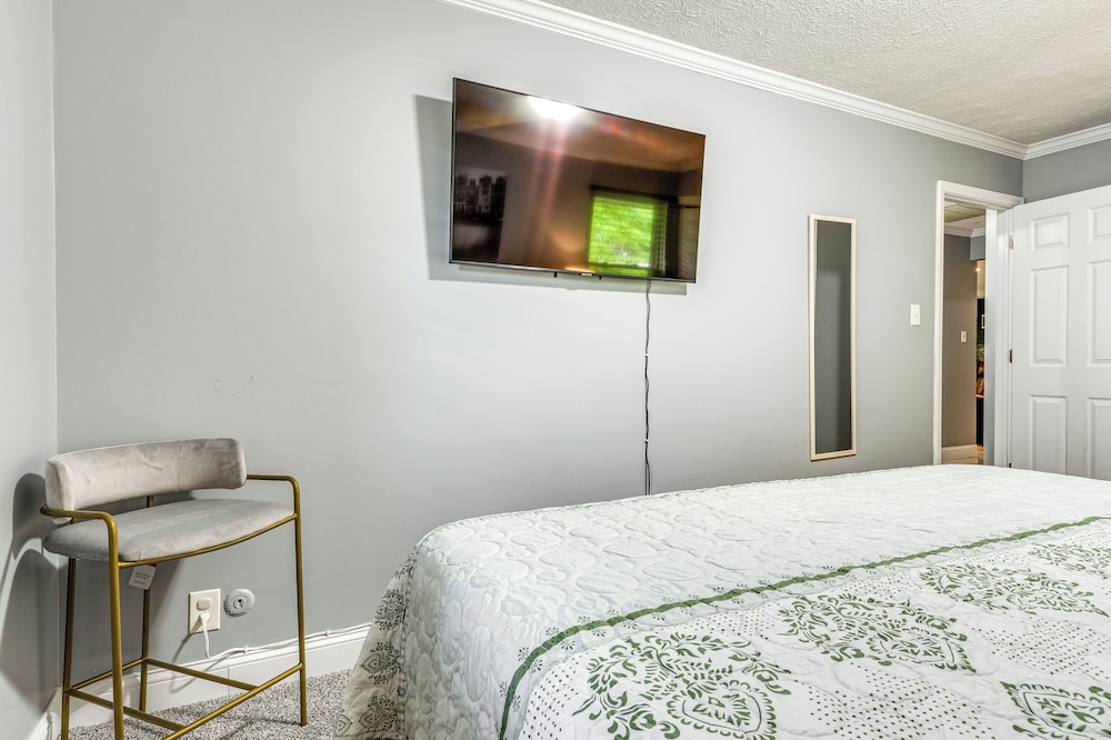 Indianapolis Vacation Rental ~ 8 Mi to Downtown! view 5