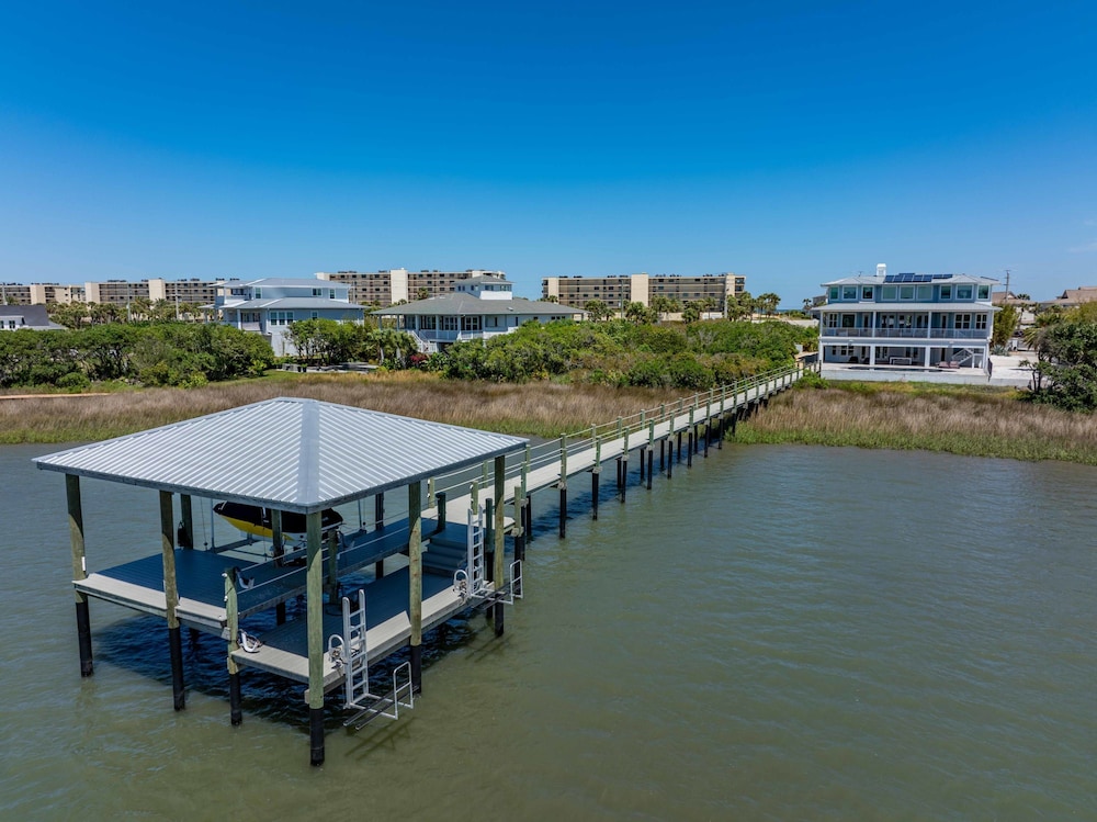 400 Steps to Sand Waterfront Luxury w Dock Pool
