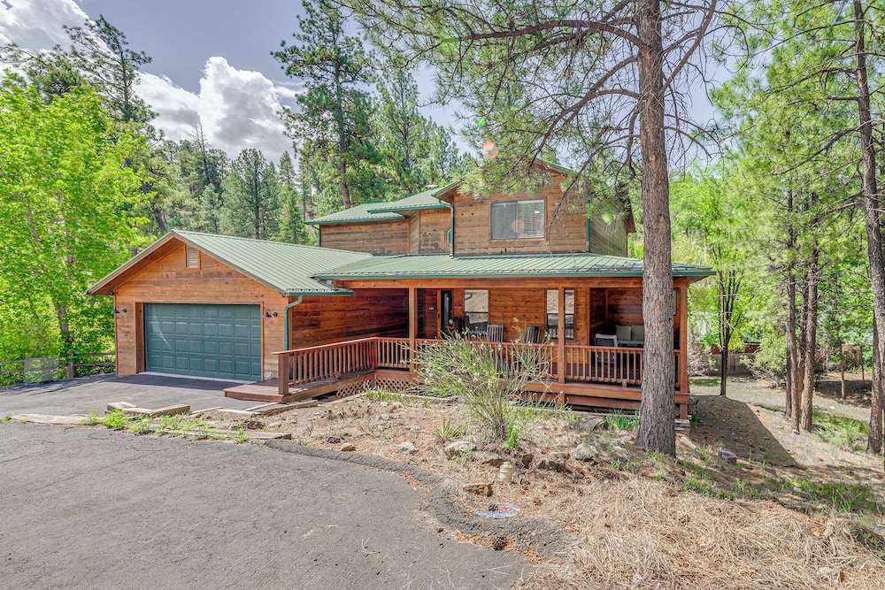 1 Mi to Grindstone Lake: Modern Ruidoso Retreat!