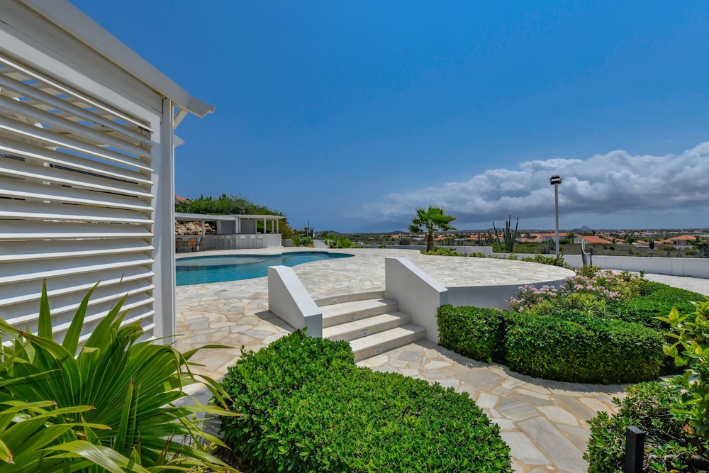 180 Ocean View 2 min to Beach Jacuzzi
