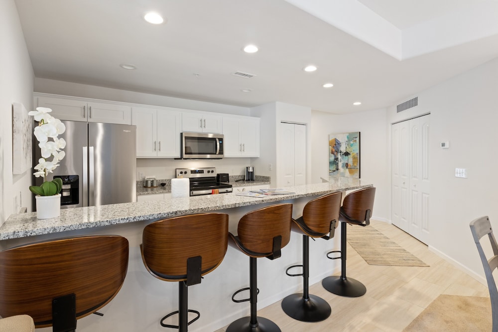 Central Location, Pool Access & Breathtaking Views