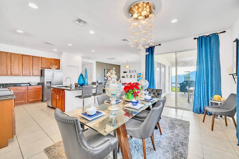 Upstay Lakefront Home w Pool, Game Room and BBQ