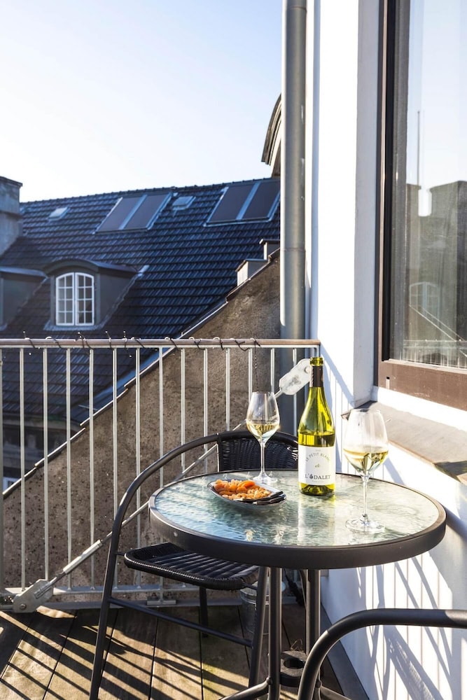 102m2 Scandinavian Design Prime Location Prof Cleaning