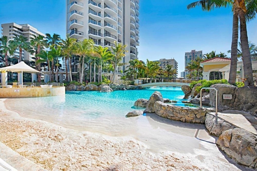 The Towers Chevron Renaissance Holidays Gold Coast view 4