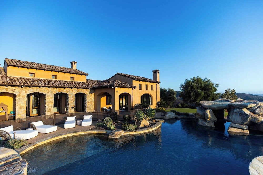 Infinity Pool, Theater, Pickleball + 360 Views Near Lake Poway Sunset Point Estate by Avantstay