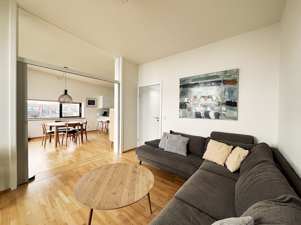 Stunning 1-Bedroom Apt With Breathtaking Scenery view 5