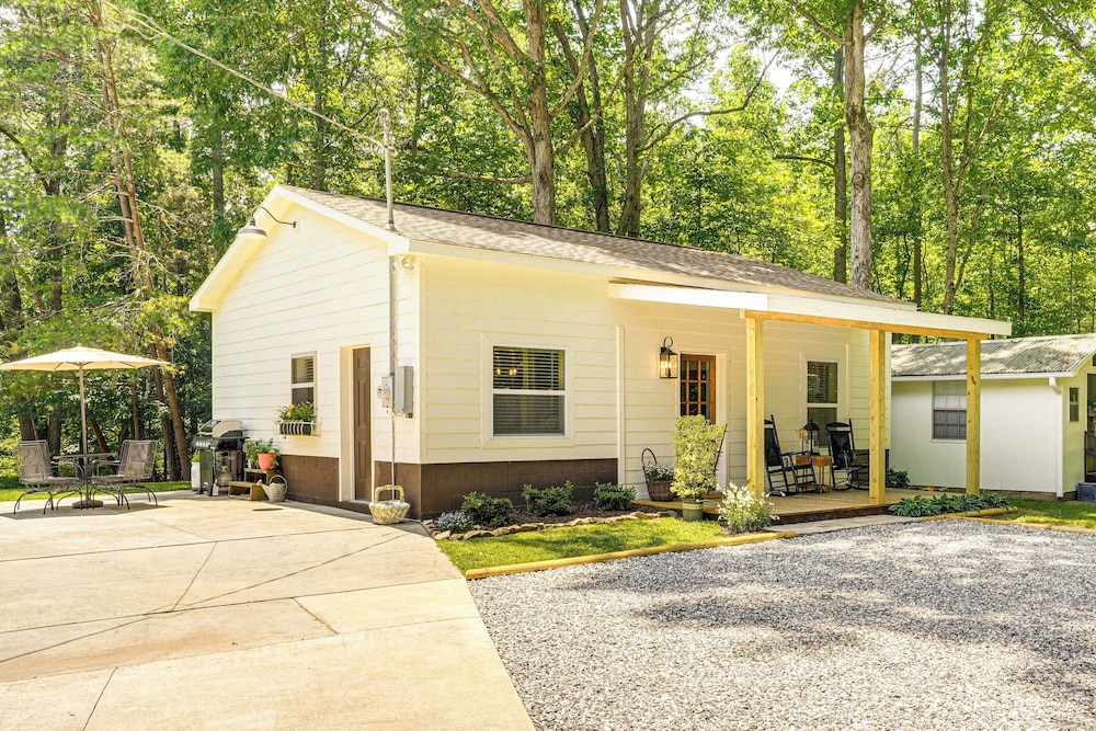 1/2 Mi to Lake Nottely: Blairsville Home w/ Patio!