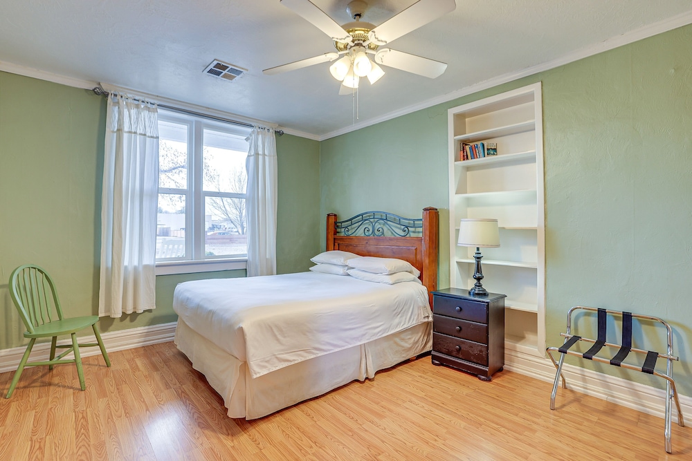 Remodeled Pioneer Home in Hurricane w/ Patio! view 5