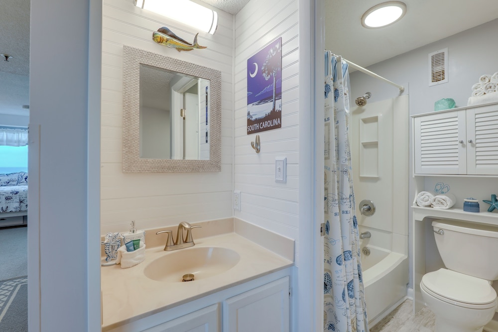 Steps to Sand: Condo w/ Pools in Myrtle Beach