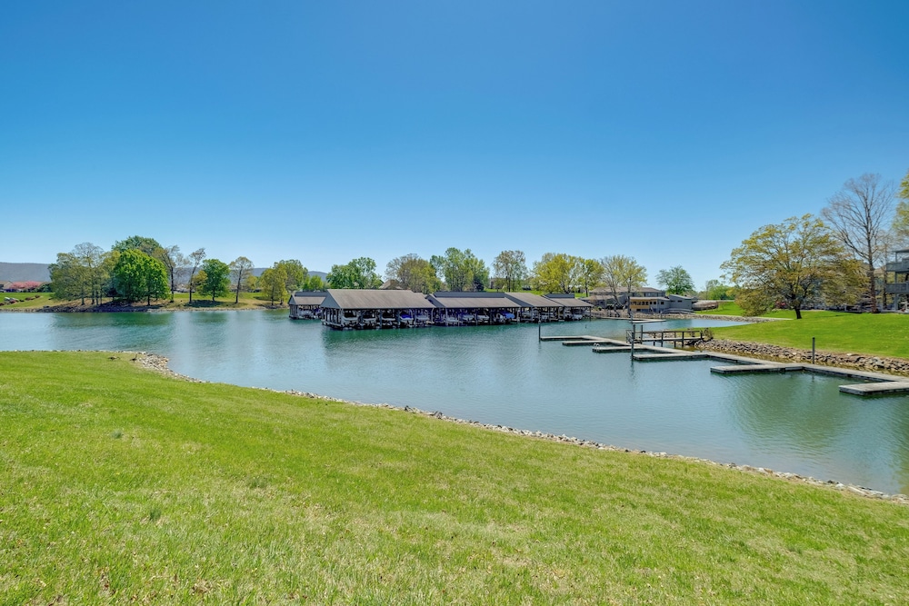 Dock + Pool Access: Condo on Smith Mountain Lake