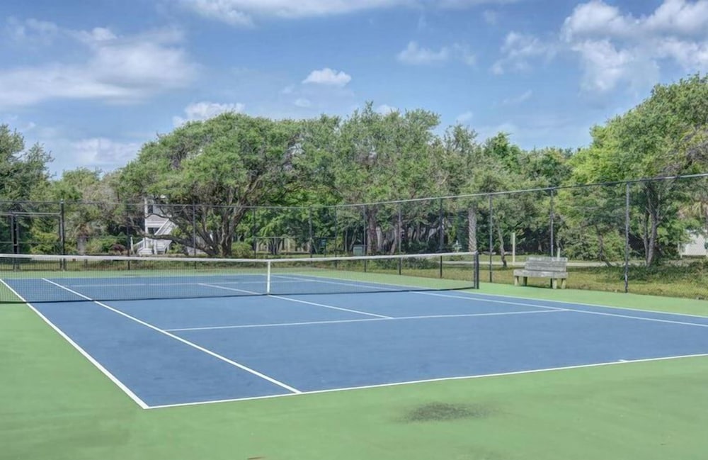Sea La Vie (North Topsail) by Topsail Realty