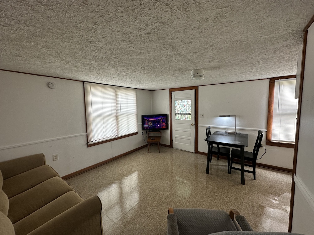 Uncle Toms Cottages - Property Image 1